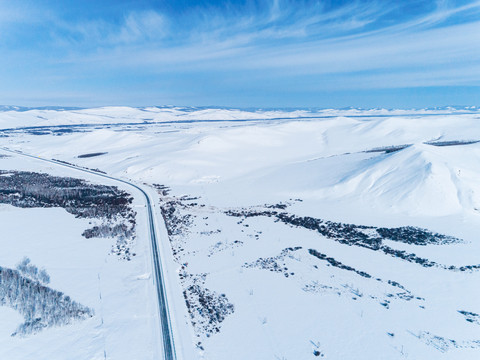 无人机航拍雪原森林公路