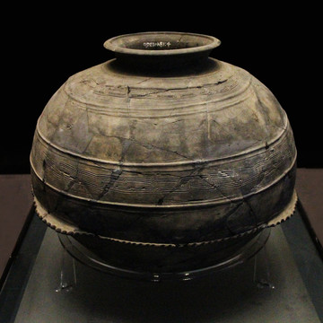 新石器时代崧泽文化陶罐