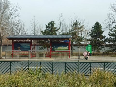 公共汽车站复古候车亭