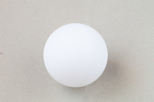 一个白色的乒乓球