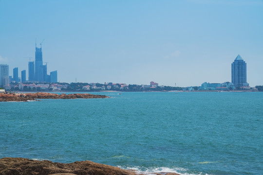 山东青岛滨海城市建筑天际线风光