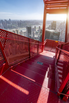 摩天大楼红色钢结构楼梯特写