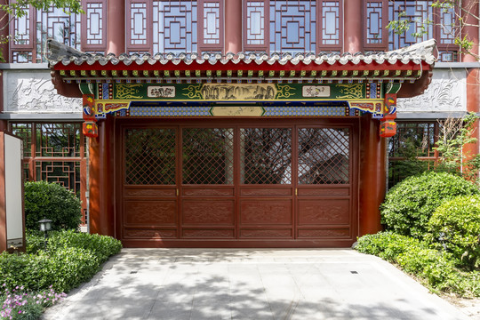 中式红门街景