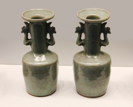 元代龙泉窑青瓷瓶