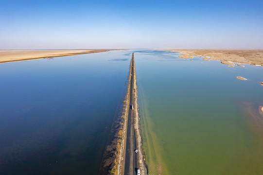 双色湖上的水上公路