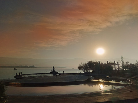 邛海