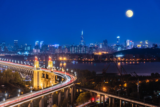 中国南京长江大桥城市建筑夜景
