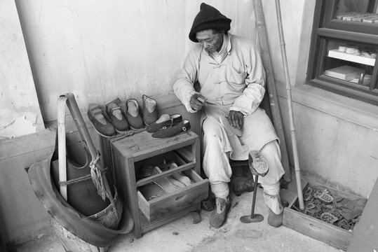 老上海街头鞋匠旧照片
