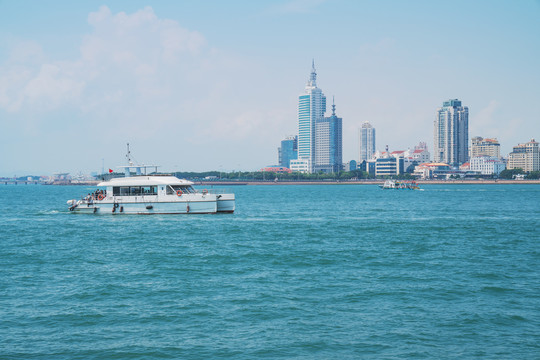 山东青岛滨海城市建筑天际线风光