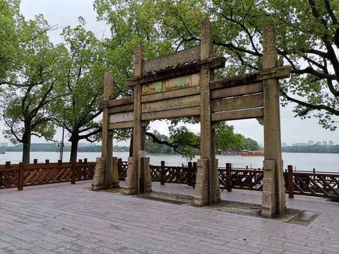 嘉兴南湖老渡口石雕牌坊