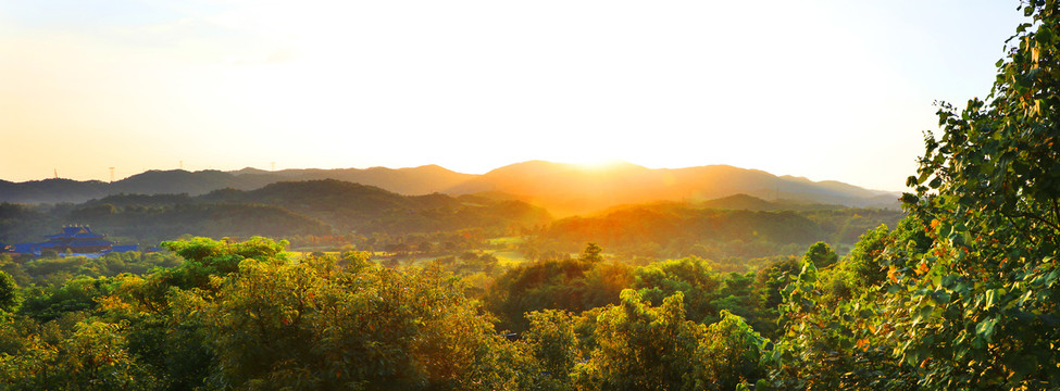 夕阳远山