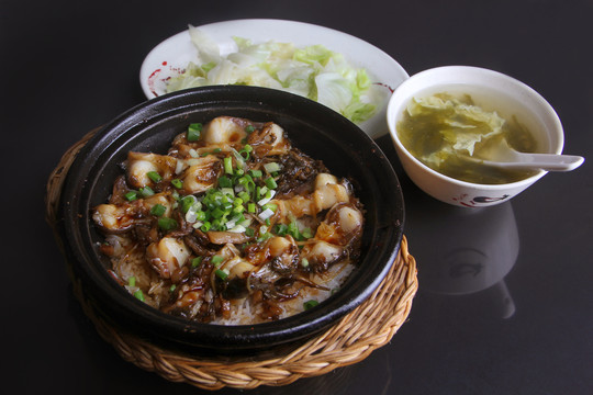 梅菜鲩鱼煲仔饭