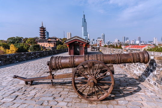 中国南京明城墙上的武城永固大炮