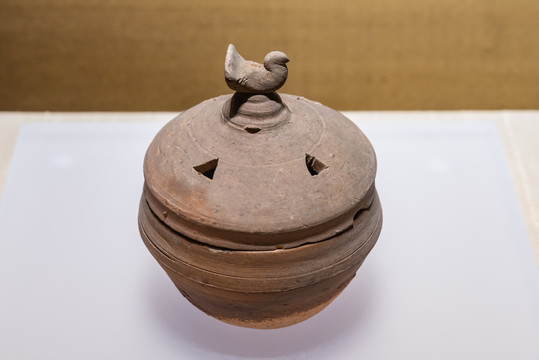西汉红陶鸟形钮熏炉