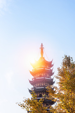 中国南京明城墙和鸡鸣寺药师佛塔