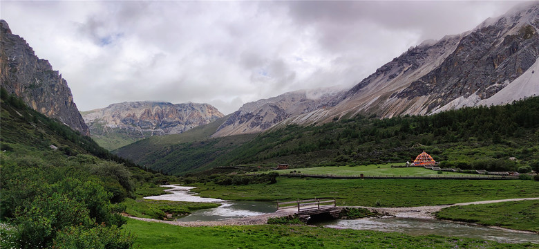 高原山涧