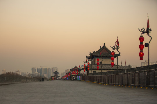 暮色中的西安城墙高清图片