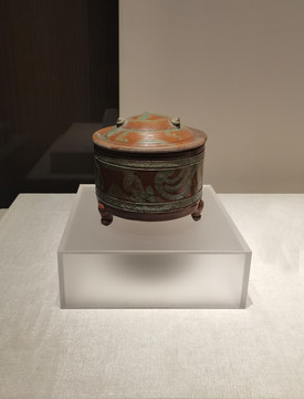 酱釉绿彩云纹陶尊