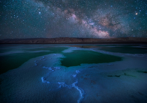 青海海西茫崖翡翠湖星空