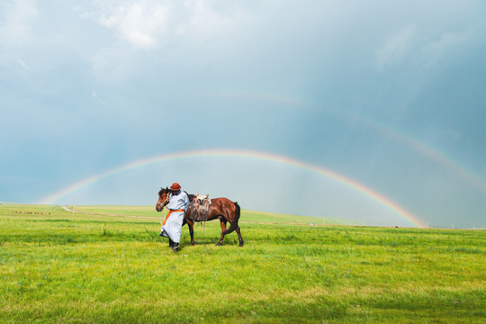 草原彩虹蒙古人和马