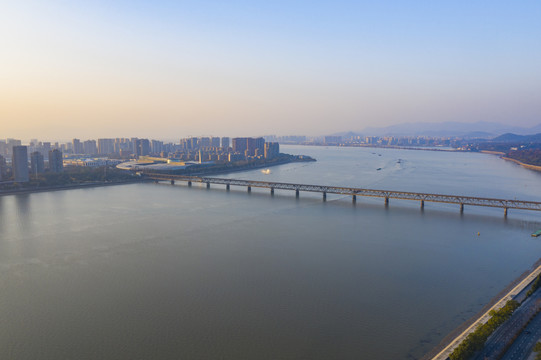 杭州钱塘江大桥六和塔航拍