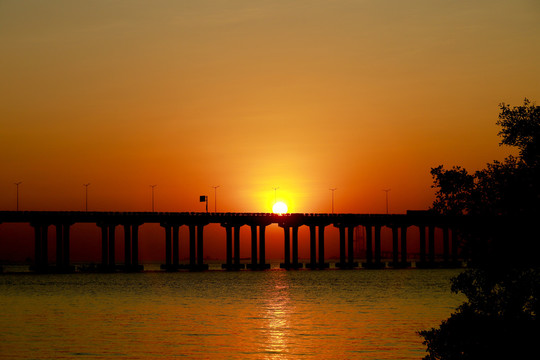 沿海高速公路落日夕阳