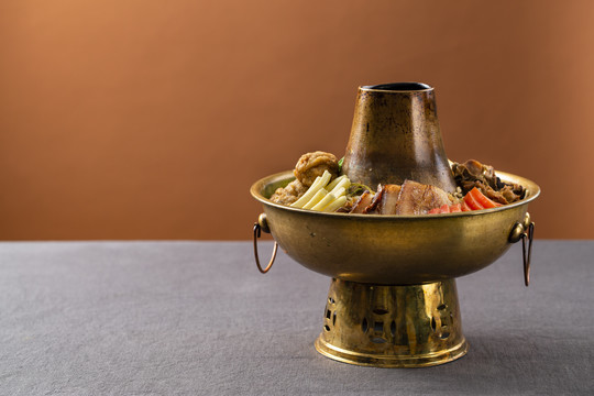 铜锅什锦烩现菜