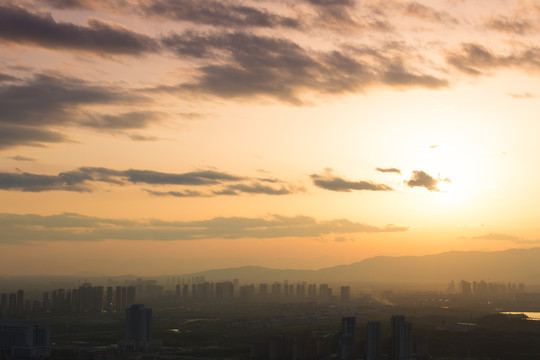 城市夕阳