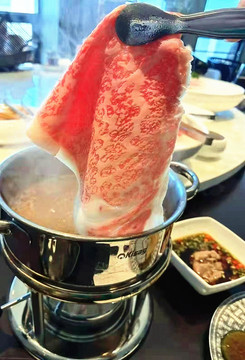 涮肥牛特写