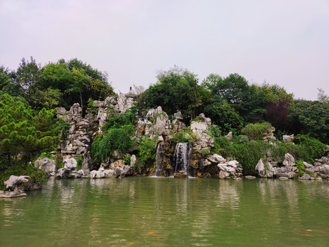 大型水池假山植被风光