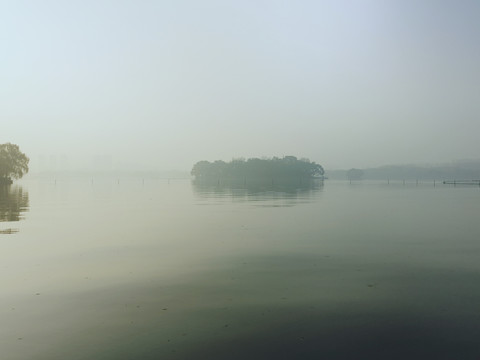 南湖晨雾湖心岛烟雨楼