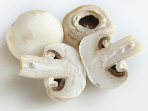 切开鲜蘑菇