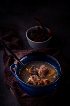 茶树菇炖龙骨汤