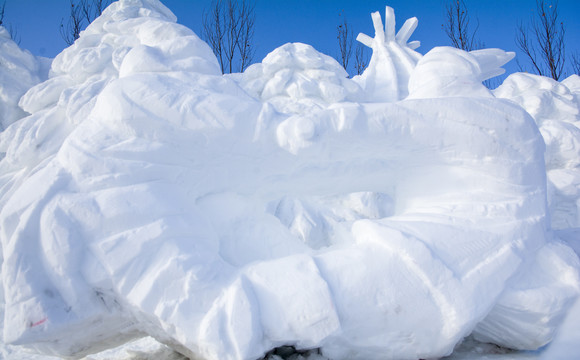 鄂伦春体育雪雕