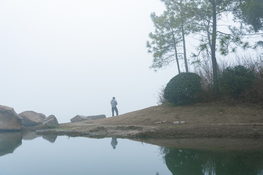 朦胧湖景