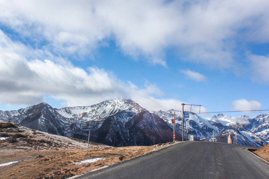 云南香格里拉哈巴雪山