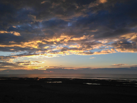 湖面夕阳落日天空素材