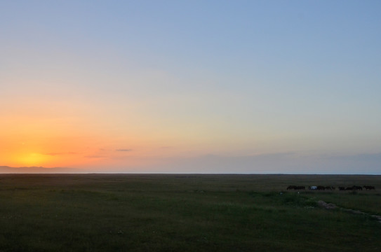 湖面夕阳落日