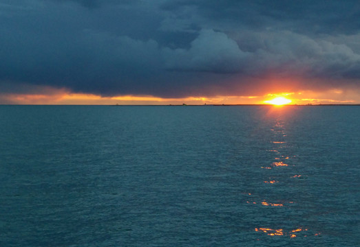 青海湖夕阳落日