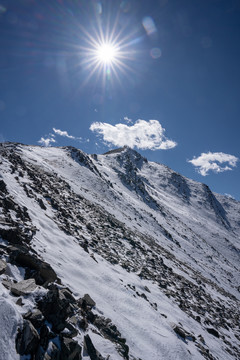 川西折多山的云海雪山