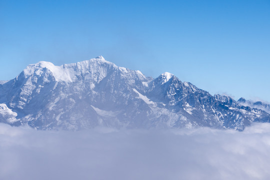 川西折多山的云海雪山