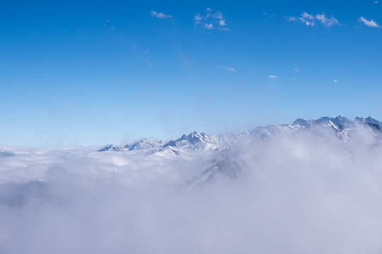 川西折多山的云海雪山