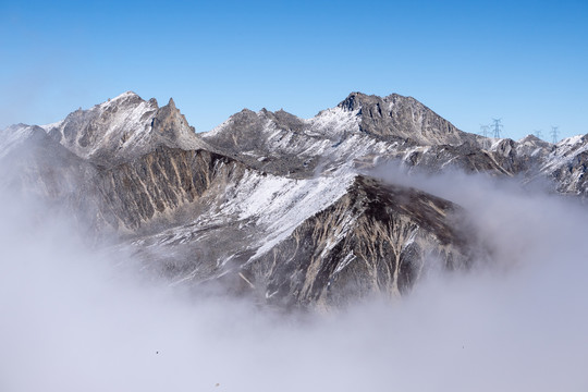 川西折多山的云海雪山