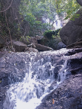 马峦山瀑布