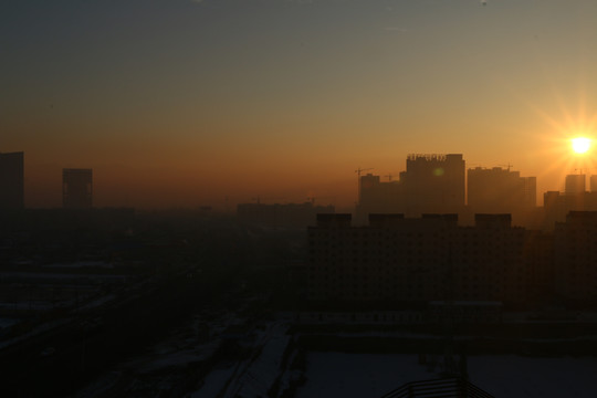 夕阳下新疆伊宁市