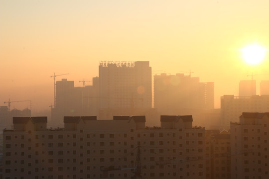 夕阳下新疆伊宁市