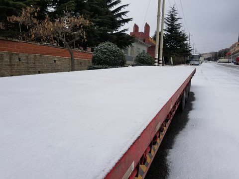 雪中的货车