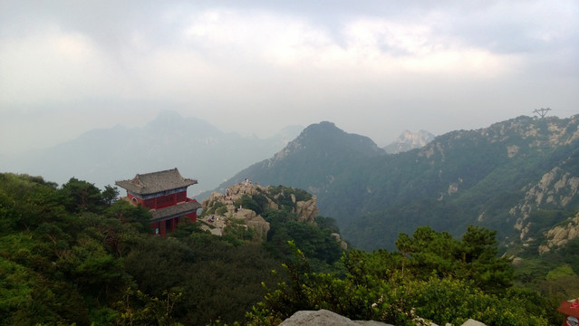 远山寺庙风景图片