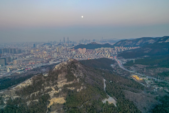 千佛山上航拍济南都市风光