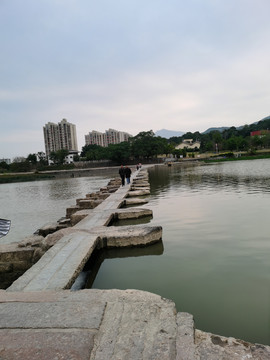 河流